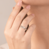 anello mirco visconti abbraccio